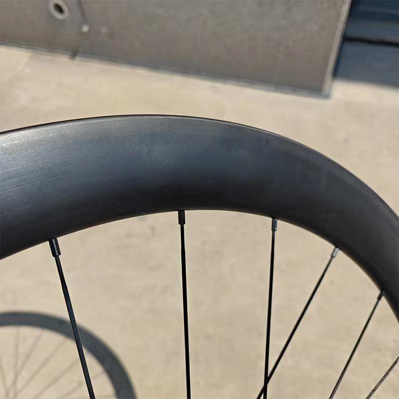 مجموعة عجلات دراجة طريق من ألي - مراجعة Carbon Bike Frame وسعره