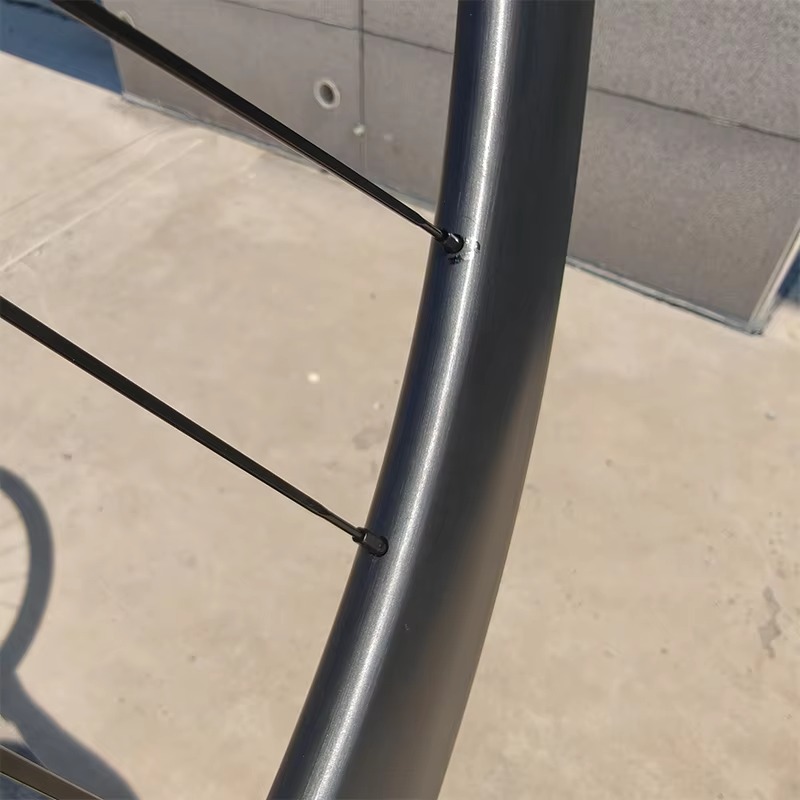 مجموعة عجلات دراجة طريق من ألي - مراجعة Carbon Bike Frame وسعره